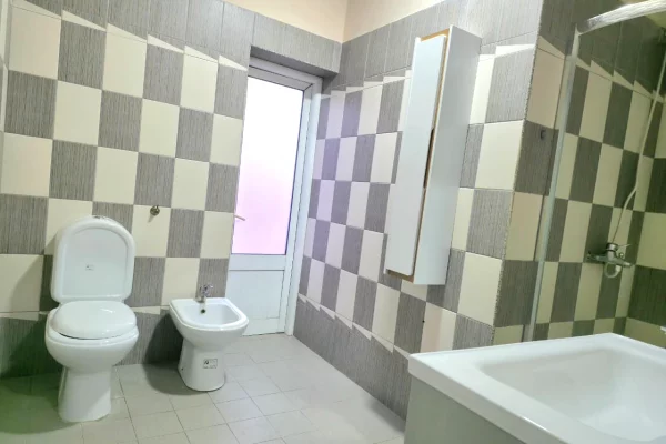 Shtepi me qera Apartament ne Tirane, 3+1, Mobilimi E mobiluar, Pagesa 850  Euro.