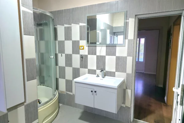 Shtepi me qera Apartament ne Tirane, 3+1, Mobilimi E mobiluar, Pagesa 850  Euro.