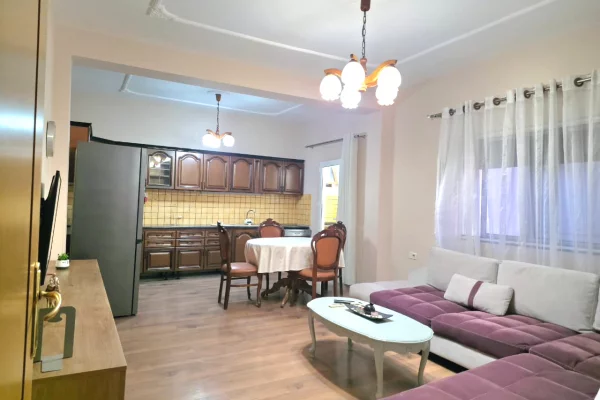 Shtepi me qera Apartament ne Tirane, 3+1, Mobilimi E mobiluar, Pagesa 850  Euro.