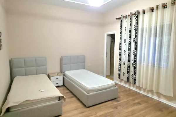 Shtepi me qera Apartament ne Tirane, 3+1, Mobilimi E mobiluar, Pagesa 850  Euro.