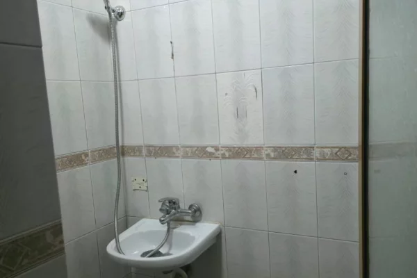 Shtepi me qera Apartament ne Tirane, 3+1, Mobilimi E mobiluar, Pagesa 850  Euro.
