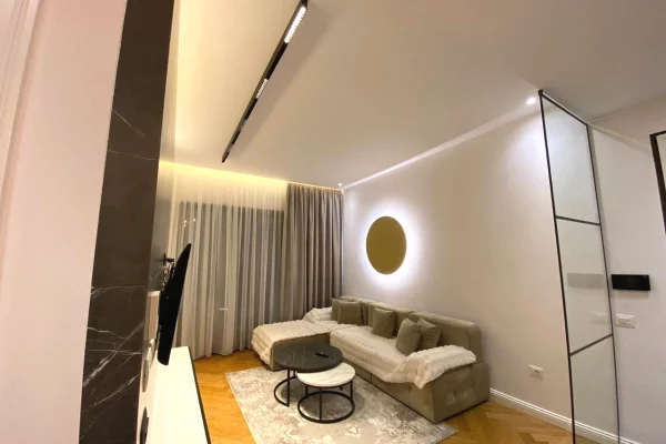 Shtepi me qera Apartament ne Tirane, 1+1, Mobilimi E mobiluar, Pagesa 1,200  Euro.