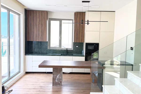 Shtepi me qera 4+1 ne Tirane - 4,000 Euro