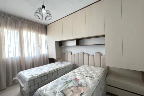 Shtepi me qera Apartament ne Tirane, 2+1, Mobilimi E mobiluar, Pagesa 72,000  Leke.