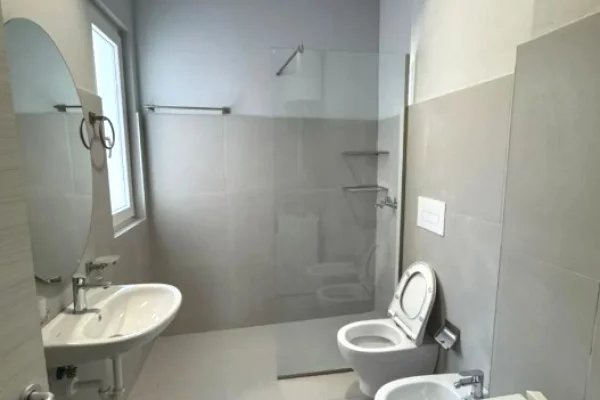 Shtepi me qera Apartament ne Tirane, 2+1, Mobilimi E mobiluar, Pagesa 72,000  Leke.