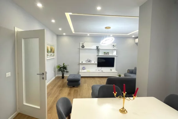 Shtepi me qera 2+1 ne Tirane - 97,000 Leke