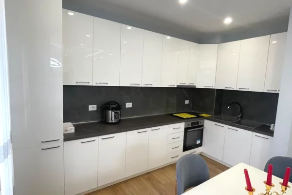 Shtepi me qera Apartament ne Tirane, 2+1, Mobilimi E mobiluar, Pagesa 97,000  Leke.