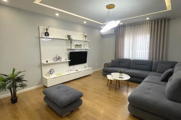 Shtepi me qera Apartament ne Tirane, 2+1, Mobilimi E mobiluar, Pagesa 97,000  Leke.