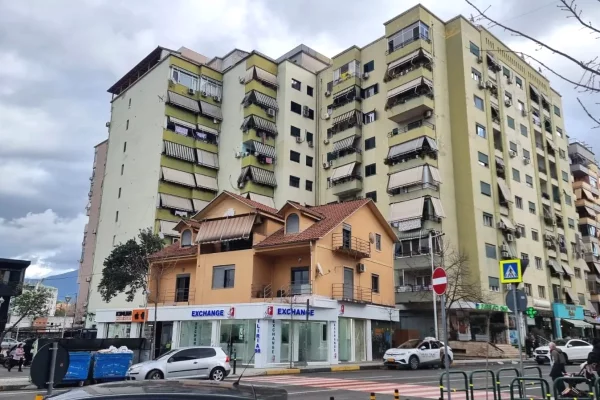 Shtepi me qera Apartament ne Tirane, 2+1, Mobilimi E mobiluar, Pagesa 85,000  Leke.