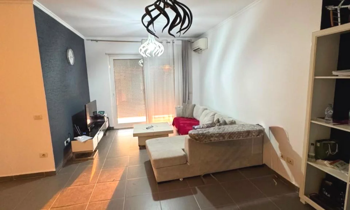 Shtepi me qera Apartament ne Tirane, 2+1, Mobilimi E mobiluar, Pagesa 600  Euro.