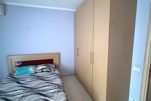Shtepi me qera Apartament ne Tirane, 2+1, Mobilimi E mobiluar, Pagesa 600  Euro.