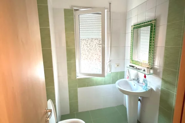 Shtepi me qera Apartament ne Tirane, 2+1, Mobilimi E mobiluar, Pagesa 600  Euro.
