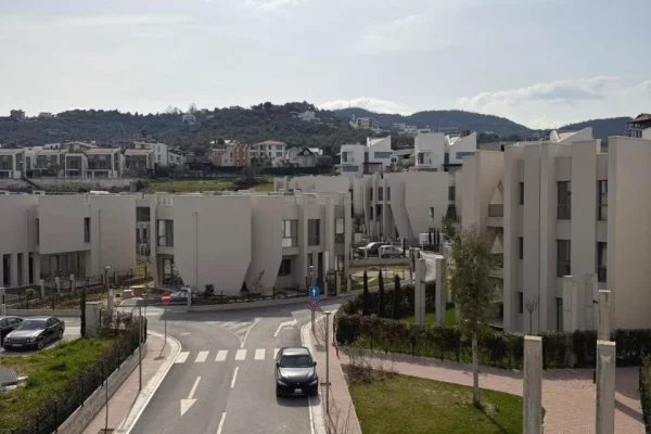 Shtepi ne shitje Apartament ne Tirane, 2+1, Mobilimi Bosh, pa mobiluar, Pagesa 39,000,000  Leke.