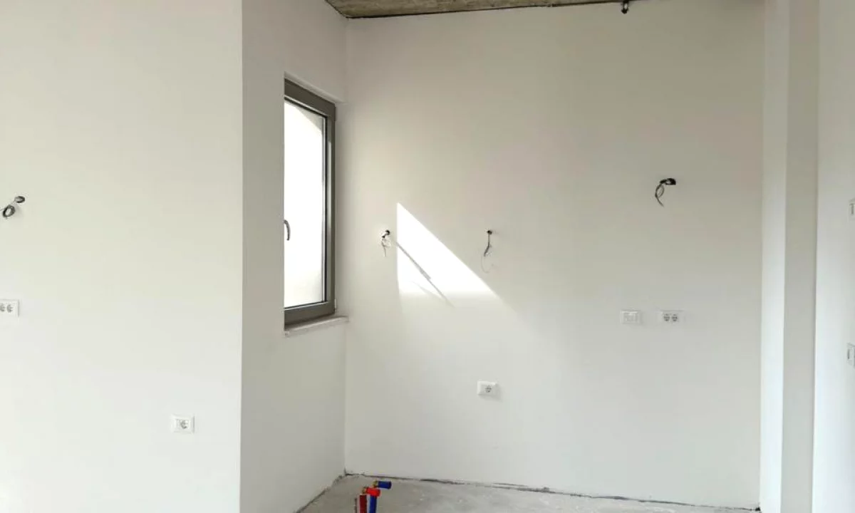 Shtepi ne shitje Apartament ne Tirane, 2+1, Mobilimi Bosh, pa mobiluar, Pagesa 39,000,000  Leke.