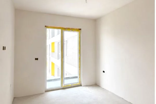 Shtepi ne shitje Apartament ne Tirane, 1+1, Mobilimi Bosh, pa mobiluar, Pagesa 80,000  Euro.