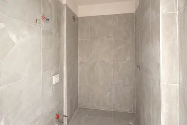 Shtepi ne shitje Apartament ne Tirane, 1+1, Mobilimi Bosh, pa mobiluar, Pagesa 80,000  Euro.