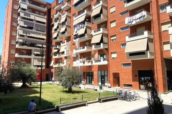 Shtepi ne shitje Apartament ne Tirane, 2+1, Mobilimi E mobiluar, Pagesa 15,000,000  Leke.