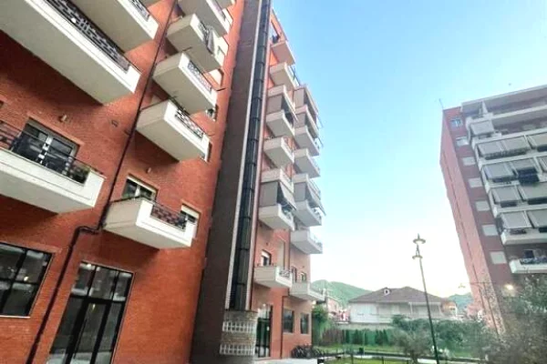 Shtepi ne shitje Apartament ne Tirane, 2+1, Mobilimi E mobiluar, Pagesa 15,000,000  Leke.