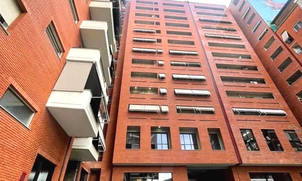 Shtepi ne shitje Apartament ne Tirane, 2+1, Mobilimi E mobiluar, Pagesa 15,000,000  Leke.
