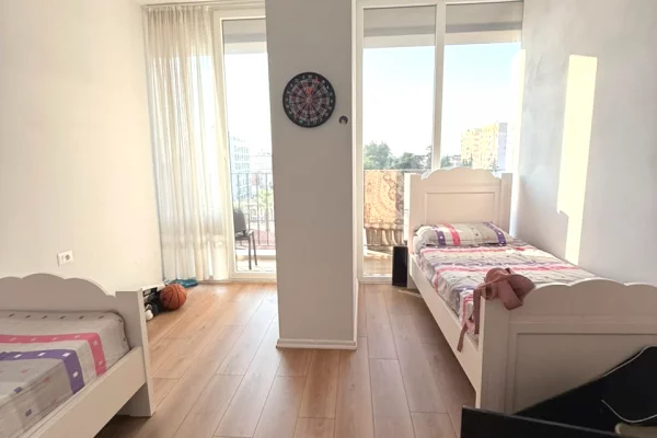 Shtepi ne shitje Apartament ne Tirane, 2+1, Mobilimi E mobiluar, Pagesa 29,500,000  Leke.