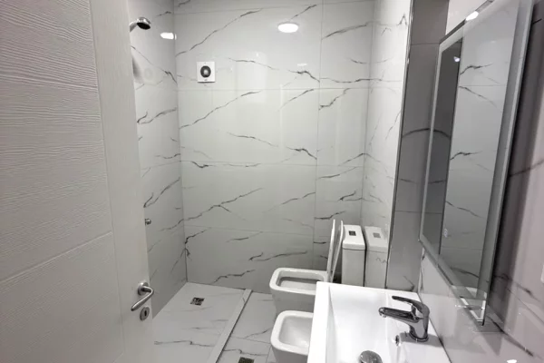 Shtepi ne shitje Apartament ne Tirane, 1+1, Mobilimi Bosh, pa mobiluar, Pagesa 13,000,000  Leke.