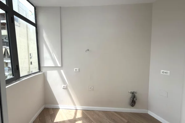 Shtepi ne shitje Apartament ne Tirane, 1+1, Mobilimi Bosh, pa mobiluar, Pagesa 13,000,000  Leke.