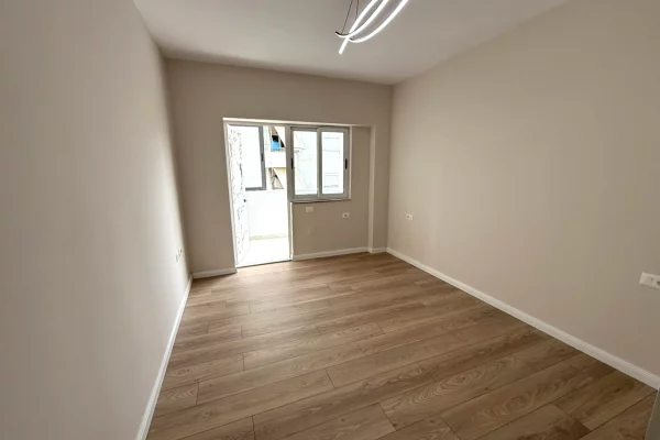 Shtepi ne shitje Apartament ne Tirane, 1+1, Mobilimi Bosh, pa mobiluar, Pagesa 13,000,000  Leke.