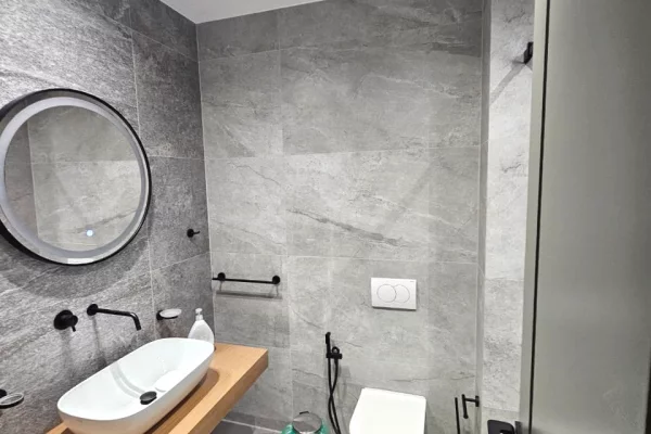 Shtepi me qera Apartament ne Tirane, 2+1, Mobilimi E mobiluar, Pagesa 250,000  Leke.