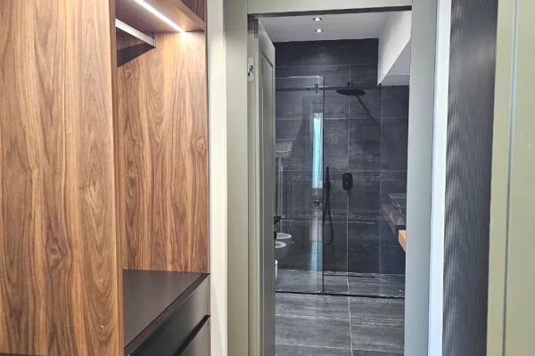 Shtepi me qera Apartament ne Tirane, 2+1, Mobilimi E mobiluar, Pagesa 250,000  Leke.