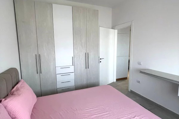 Shtepi me qera Apartament ne Tirane, 1+1, Mobilimi E mobiluar, Pagesa 50,000  Leke.