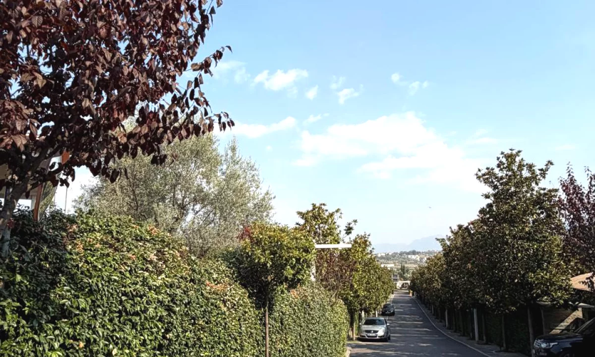 Shtepi me qera Vila Luksoze ne Tirane, 4+1, Mobilimi E mobiluar, Pagesa 4,000  Euro.