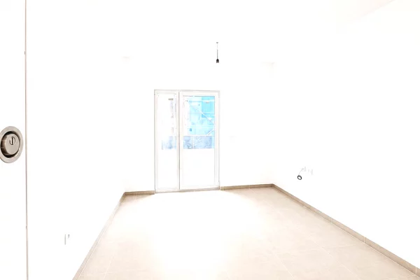 Shtepi ne shitje Apartament ne Durres, 1+1, Mobilimi Pjeserisht e mobiluar, Pagesa 100,000  Euro.