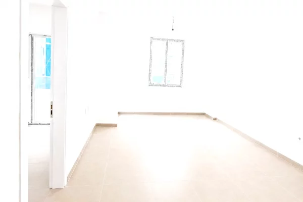 Shtepi ne shitje Apartament ne Durres, 1+1, Mobilimi Bosh, pa mobiluar, Pagesa 90,000  Euro.