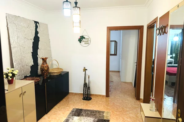 Shtepi me qera Apartament ne Tirane, 2+1, Mobilimi E mobiluar, Pagesa 75,000  Leke.