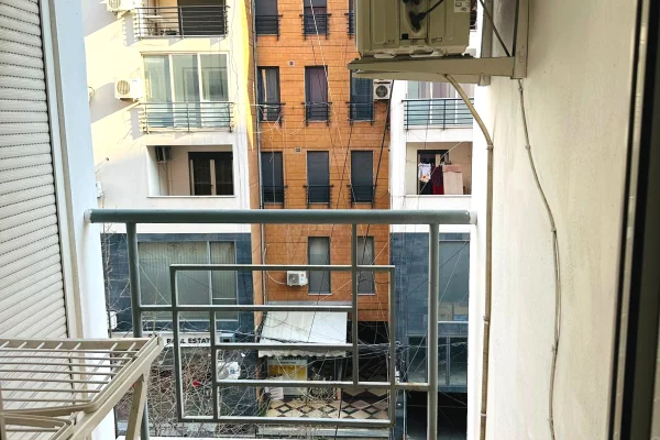 Shtepi me qera Apartament ne Tirane, 2+1, Mobilimi E mobiluar, Pagesa 75,000  Leke.