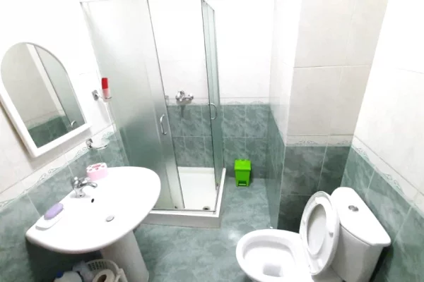 Shtepi me qera Apartament ne Tirane, 2+1, Mobilimi E mobiluar, Pagesa 75,000  Leke.