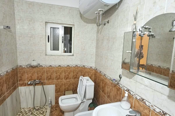 Shtepi me qera Apartament ne Tirane, 2+1, Mobilimi E mobiluar, Pagesa 55,000  Leke.