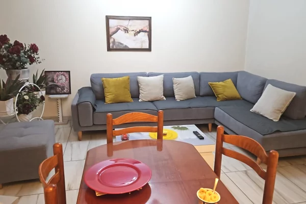 Shtepi me qera Apartament ne Tirane, 2+1, Mobilimi E mobiluar, Pagesa 55,000  Leke.