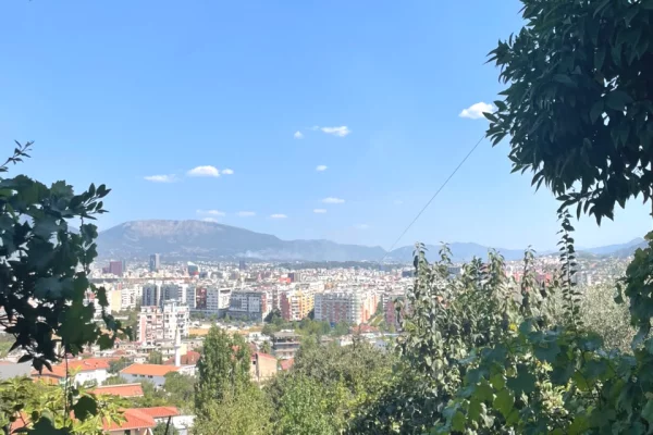 Shtepi me qera 1+1 ne Tirane - 30,000 Leke
