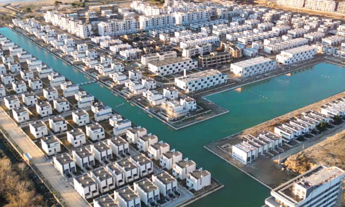 Shtepi ne shitje Vila Luksoze ne Durres, 4+1, Mobilimi Bosh, pa mobiluar, Pagesa 650,000  Euro.