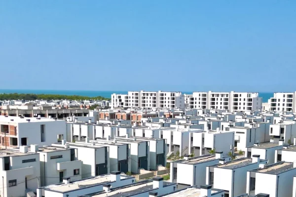 Shtepi ne shitje Vila Luksoze ne Durres, 4+1, Mobilimi Bosh, pa mobiluar, Pagesa 650,000  Euro.