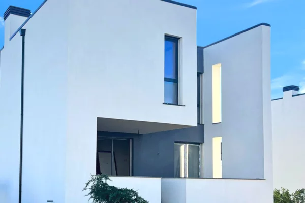 Shtepi ne shitje Vila Luksoze ne Durres, 4+1, Mobilimi Bosh, pa mobiluar, Pagesa 650,000  Euro.