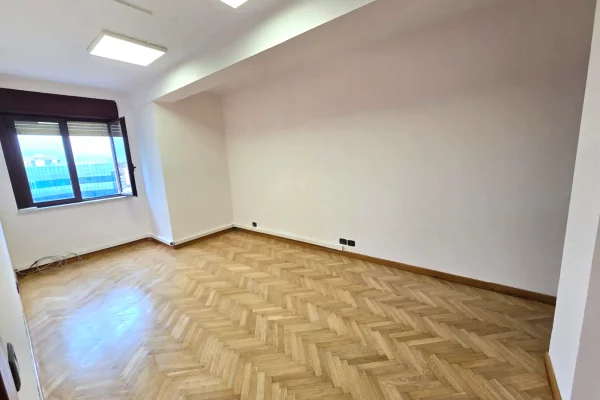 🏢 JEPET AMBIENT PER ZYRA ME QIRA – TORRE DRINI | QENDRA E TIRANES 🔑