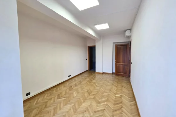 🏢 JEPET AMBIENT PER ZYRA ME QIRA – TORRE DRINI | QENDRA E TIRANES 🔑