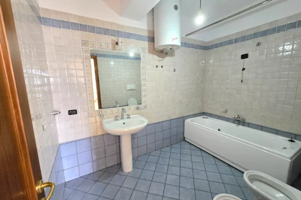 🏢 JEPET AMBIENT PER ZYRA ME QIRA – TORRE DRINI | QENDRA E TIRANES 🔑
