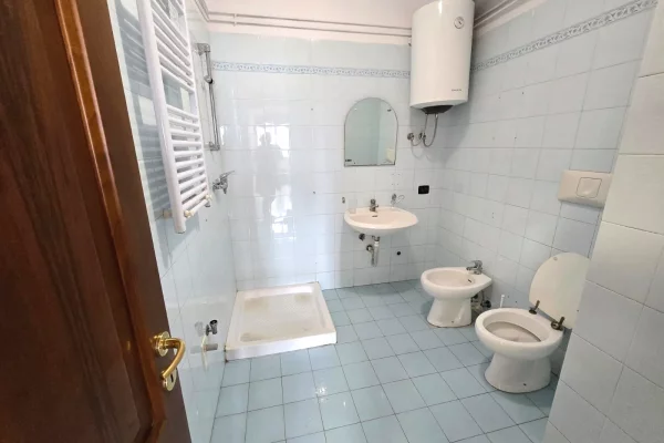 🏢 JEPET AMBIENT PER ZYRA ME QIRA – TORRE DRINI | QENDRA E TIRANES 🔑