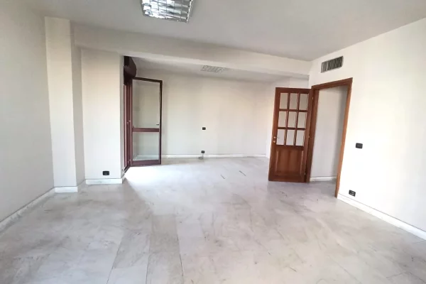 🏢 JEPET AMBIENT PËR ZYRA ME QIRA – 📍TORRE DRINI | QENDRA E TIRANËS🏢