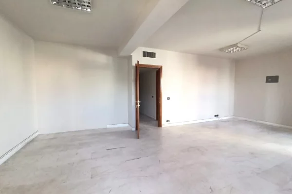🏢 JEPET AMBIENT PER ZYRA ME QIRA – 📍TORRE DRINI | QENDRA E TIRANES🏢