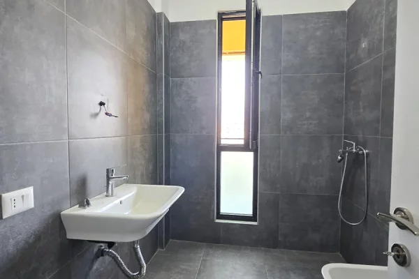 🏢 JEPET ME QIRA ZYRE – KOMPLEKSI SQUARE 21 | TIRANE ✨