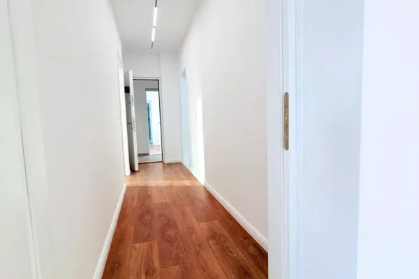 Shtepi ne shitje Apartament ne Tirane, 1+1, Mobilimi Bosh, pa mobiluar, Pagesa 16,600,000  Leke.